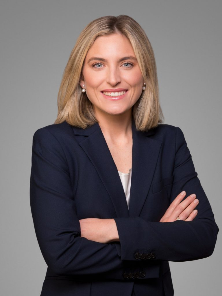 Professional lawyer headshots NYC — professional headshot of a female lawyer in Midtown Manhattan